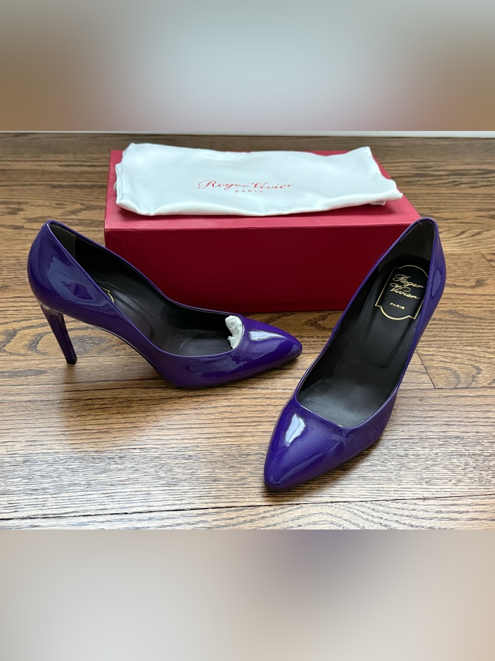 NIB Roger Vivier Purple Patent Leather Decollete Pumps 37